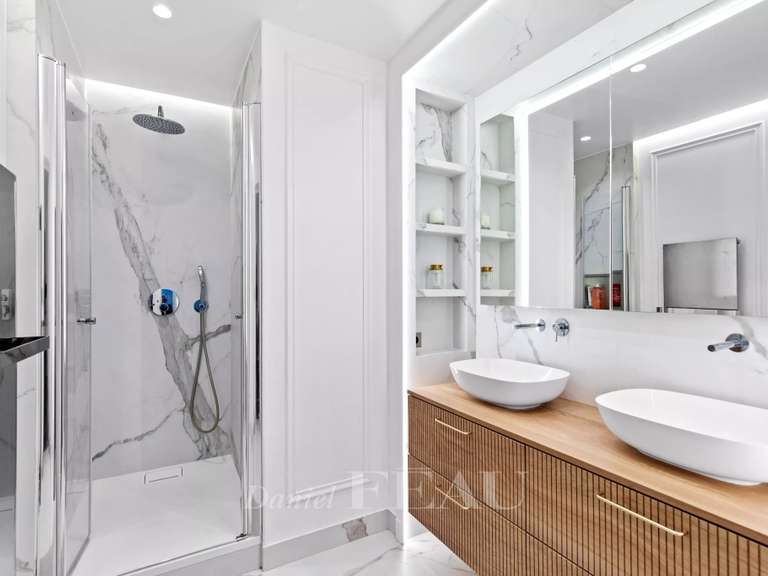 Appartement Paris 8e - 3 chambres - 170m²