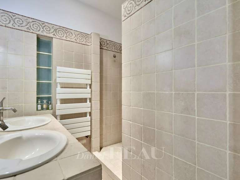 Appartement Paris 8e - 4 chambres - 177m²