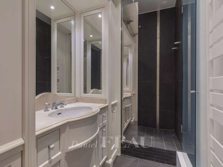 Appartement Paris 8e - 3 chambres - 187m²