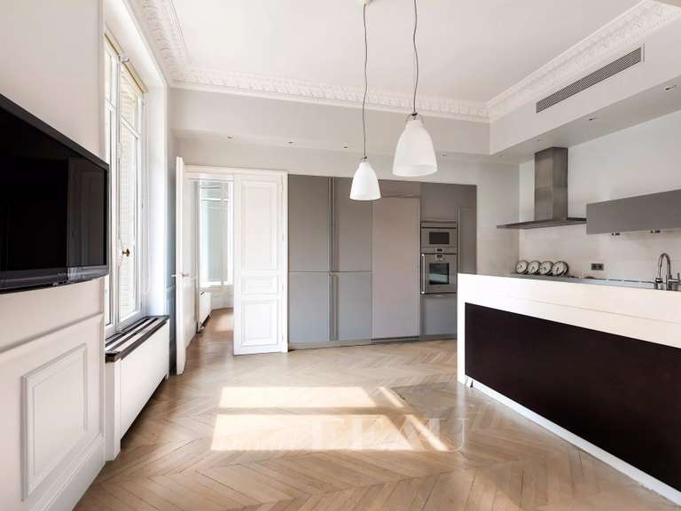 Appartement Paris 8e - 3 chambres - 187m²