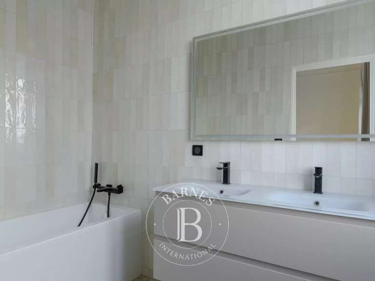 Appartement Marseille 8e - 2 chambres - 87m²