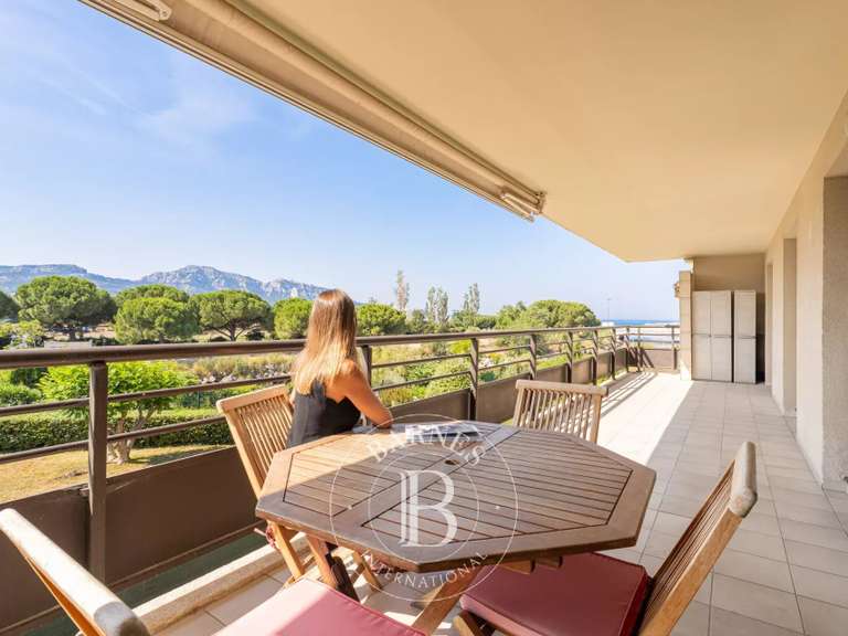 Appartement Marseille 8e - 2 chambres - 72m²