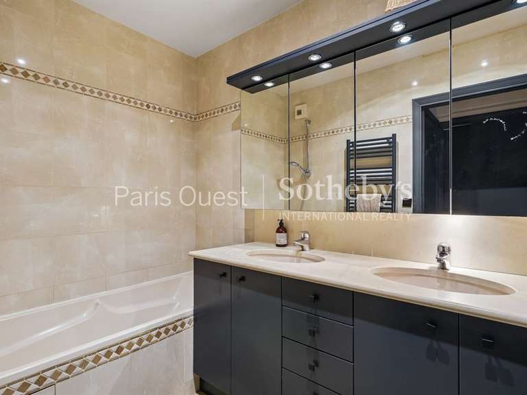 Apartment Neuilly-sur-Seine - 3 bedrooms - 150m²