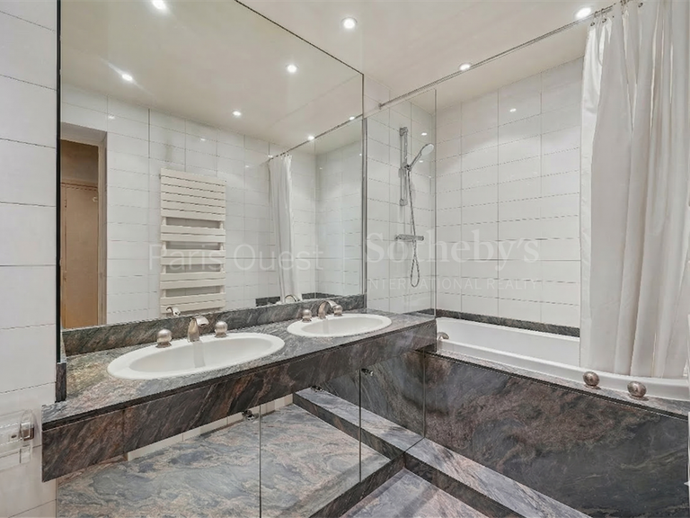 Apartment Paris 16e - 3 bedrooms - 240m²