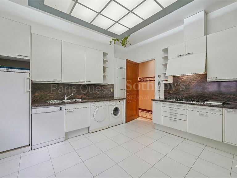 Apartment Paris 16e - 3 bedrooms - 240m²