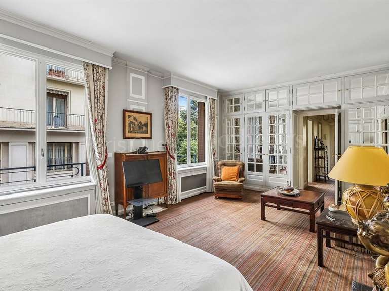 Appartement Paris 16e - 2 chambres - 155m²