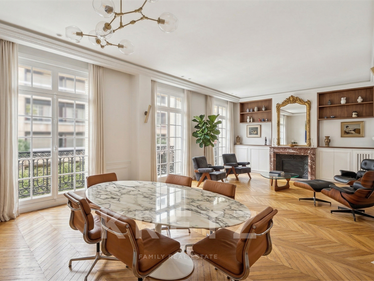 Appartement Paris 17e - 4 chambres - 139m²