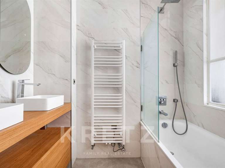 Appartement Paris 8e - 3 chambres - 160m²