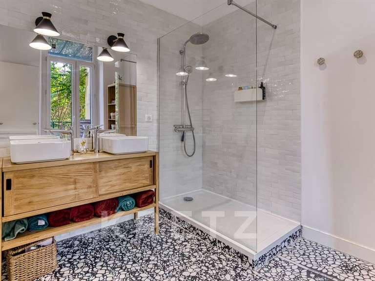 Appartement Marseille 4e - 5 chambres - 211m²