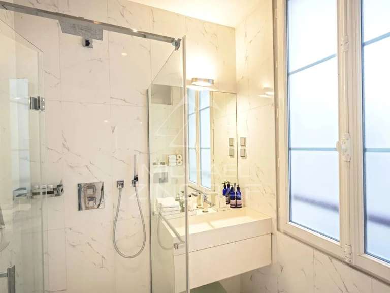 Apartment Paris 1er - 51m²