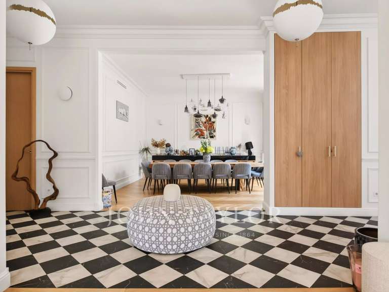 Appartement Paris 16e - 5 chambres - 329m²