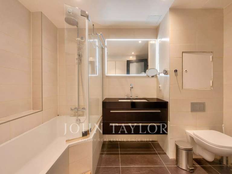 Appartement Paris 16e - 5 chambres - 184m²