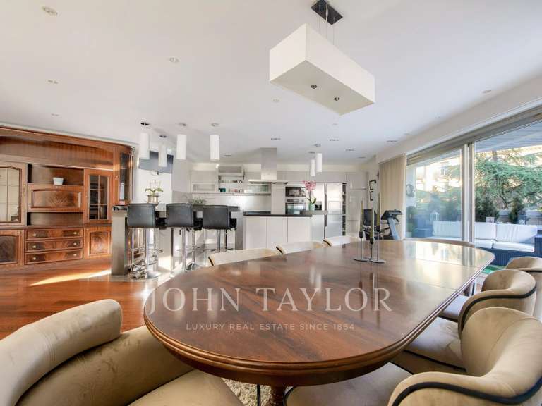 Appartement Paris 16e - 5 chambres - 184m²