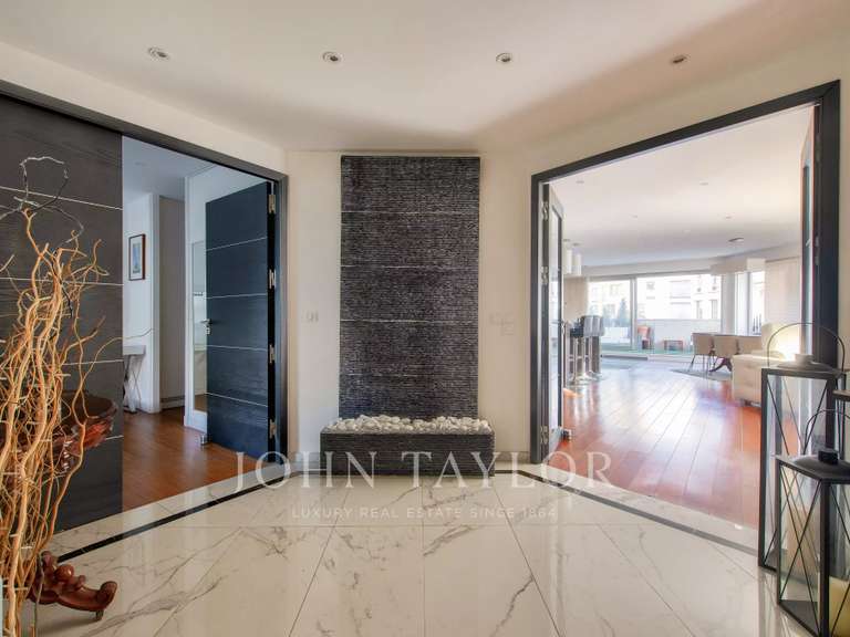 Appartement Paris 16e - 5 chambres - 184m²