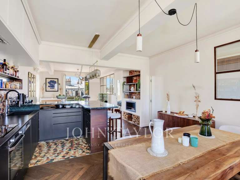 Appartement Paris 10e - 2 chambres - 83m²