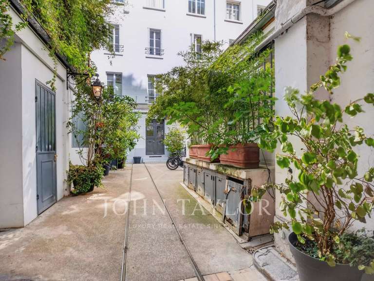 Appartement Paris 10e - 2 chambres - 83m²