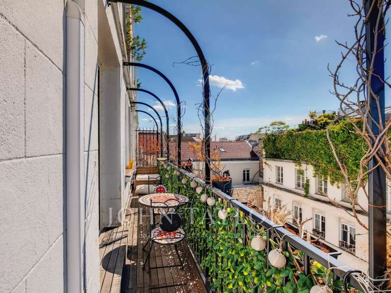 Appartement Paris 10e - 2 chambres - 83m²
