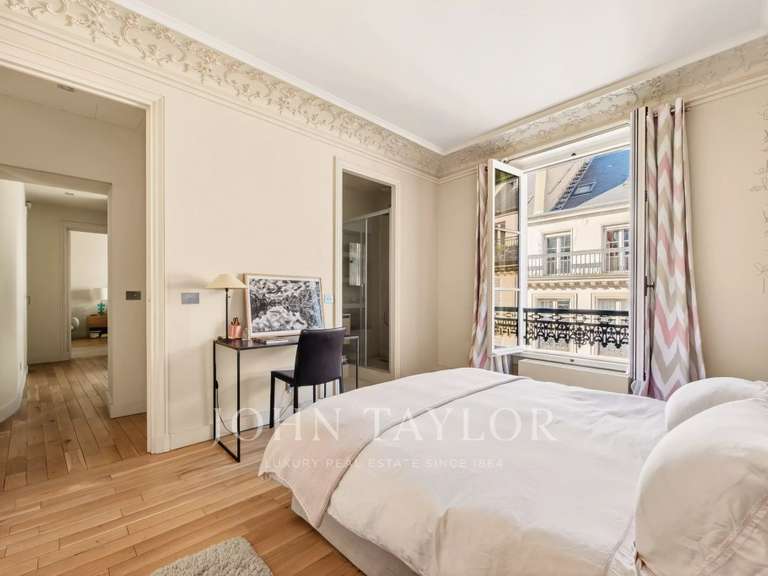 Appartement Paris 7e - 2 chambres - 148m²