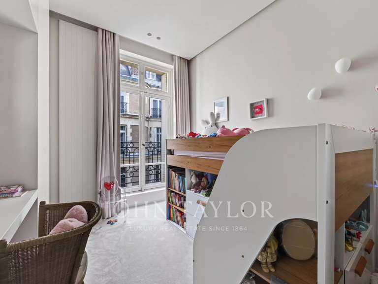 Appartement Paris 16e - 4 chambres - 157m²