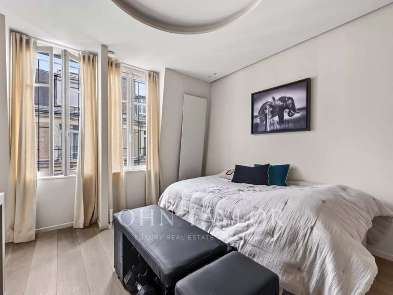 Appartement Paris 16e - 4 chambres - 157m²