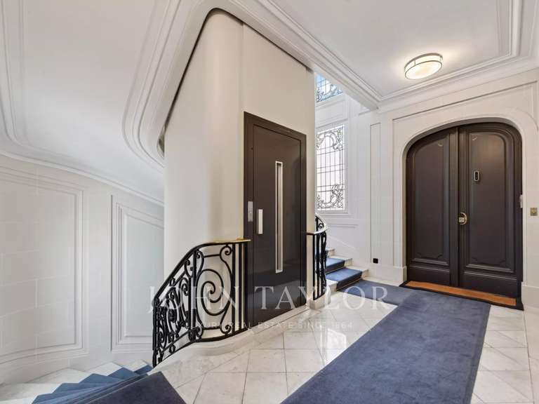 Appartement Paris 16e - 4 chambres - 157m²