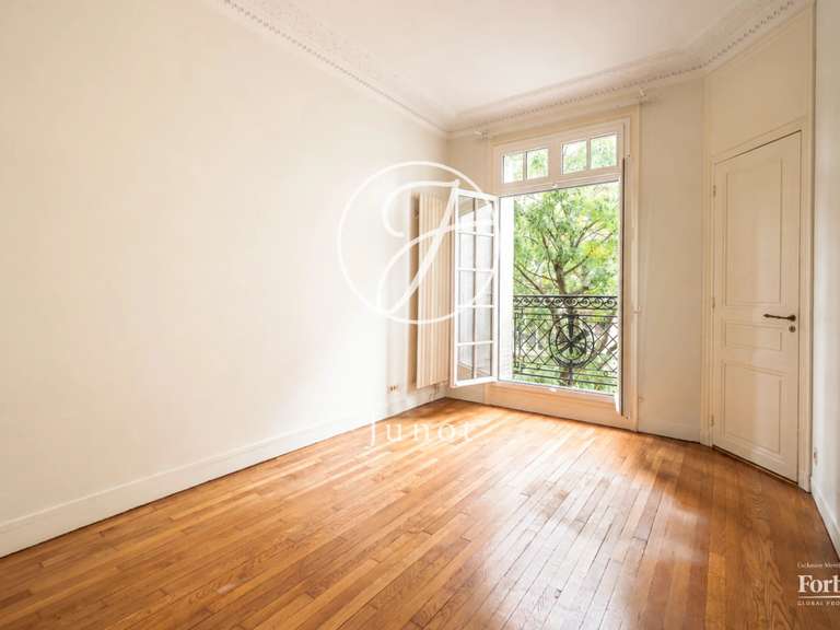 Appartement Paris 16e - 4 chambres - 156m²