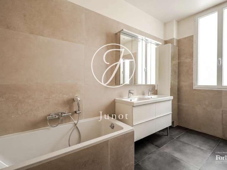 Appartement Paris 16e - 4 chambres - 156m²