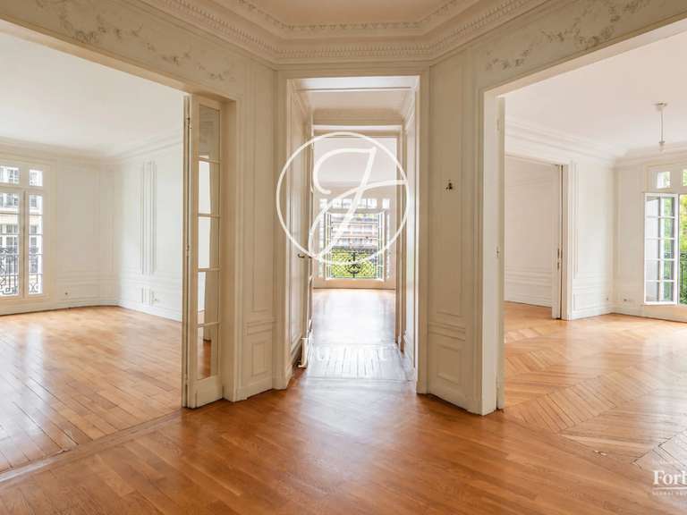 Appartement Paris 16e - 4 chambres - 156m²
