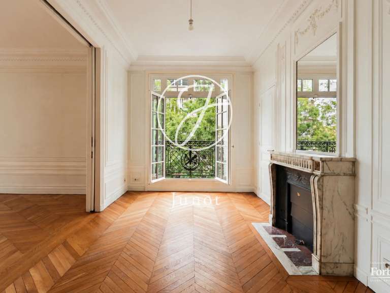 Appartement Paris 16e - 4 chambres - 156m²