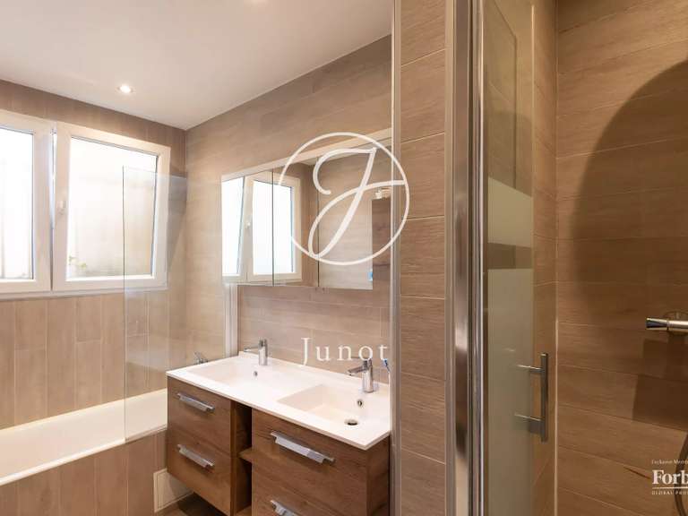 Appartement Paris 16e - 3 chambres - 118m²