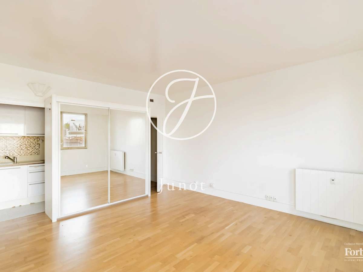 Apartment Paris 8e