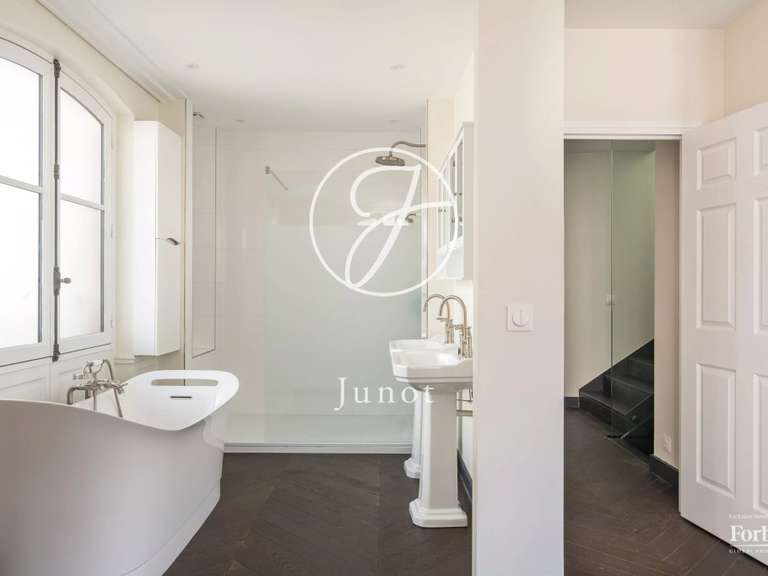 Appartement Paris 16e - 3 chambres - 130m²