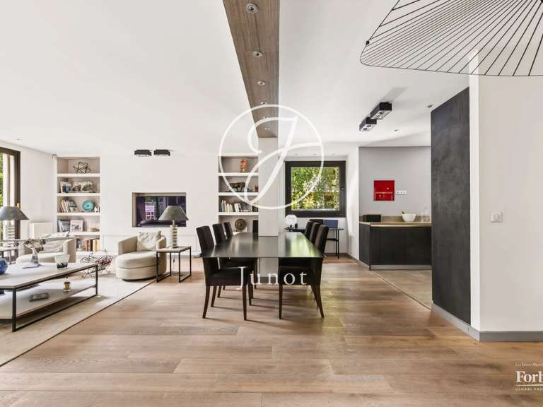 Appartement Paris 16e - 2 chambres - 129m²
