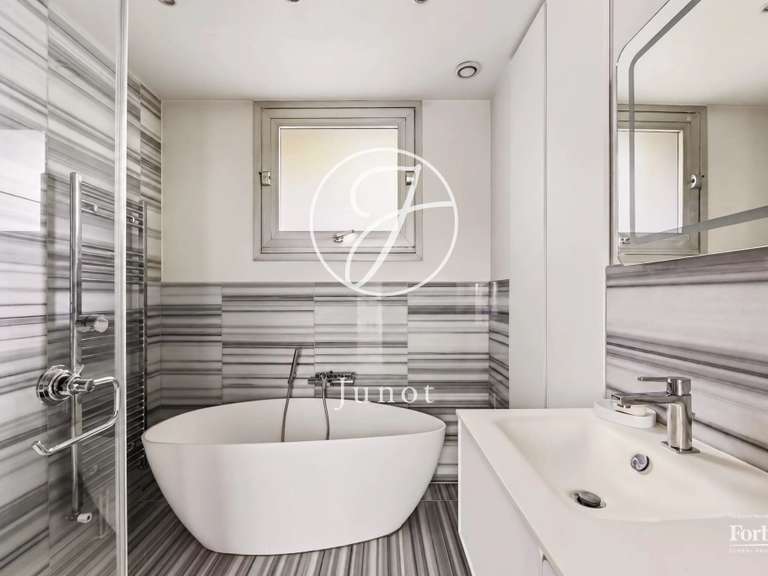 Appartement Paris 16e - 2 chambres - 129m²