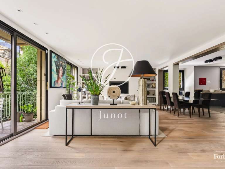 Appartement Paris 16e - 2 chambres - 129m²