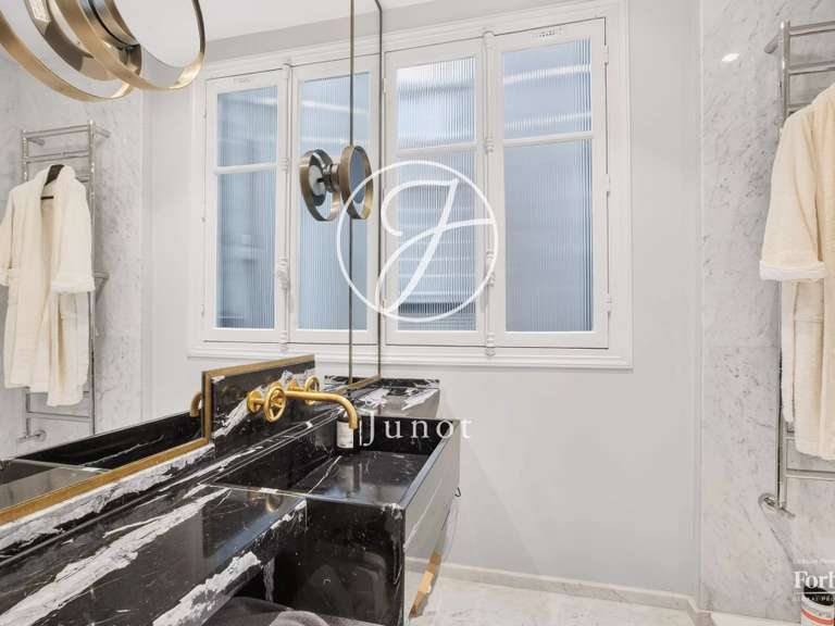Appartement Paris 16e - 3 chambres - 124m²