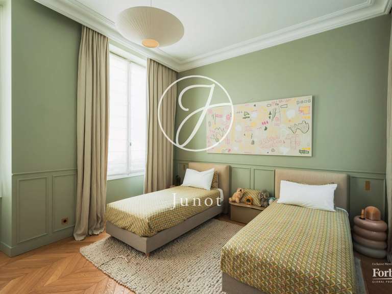 Appartement Paris 10e - 3 chambres - 163m²