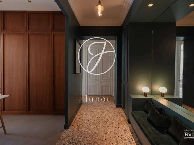 Appartement Paris 10e - 3 chambres - 163m²