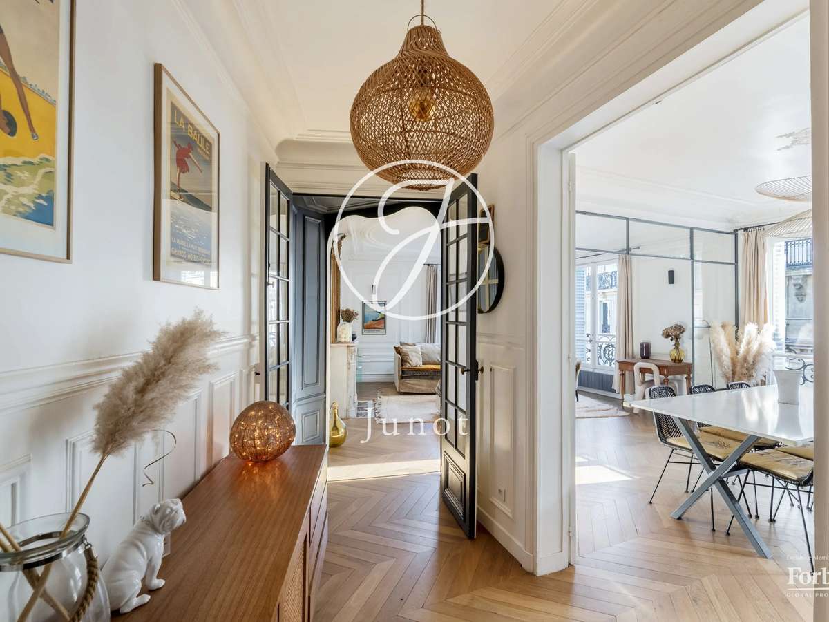 Apartment Paris 9e