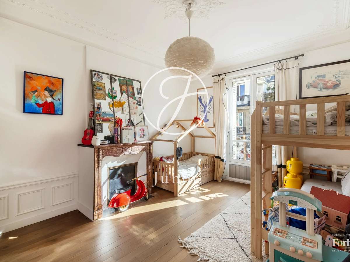 Apartment Paris 9e