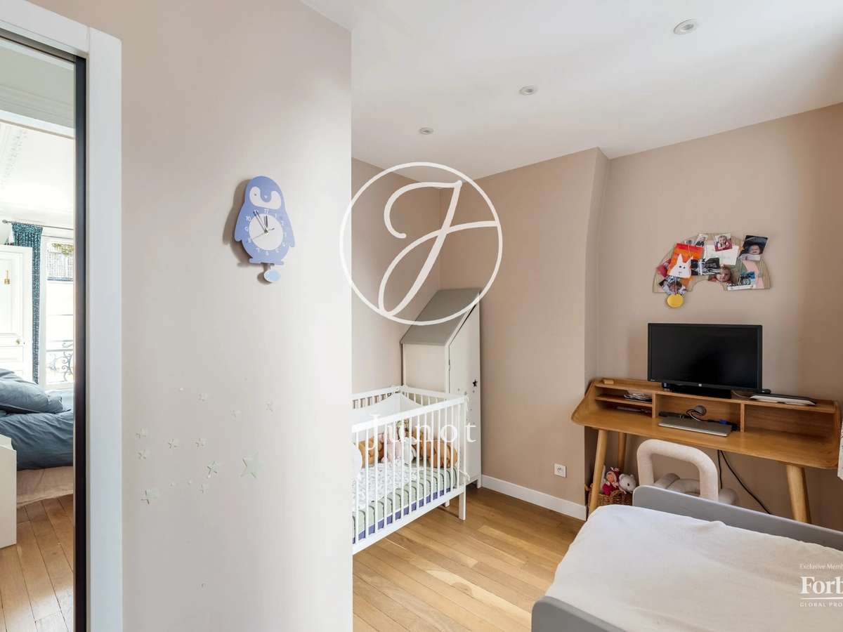 Apartment Paris 9e