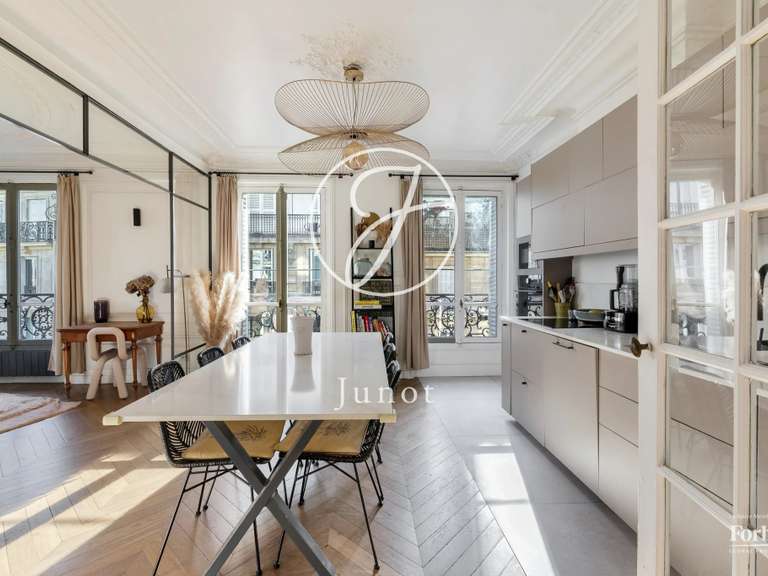 Appartement Paris 9e - 3 chambres - 104m²