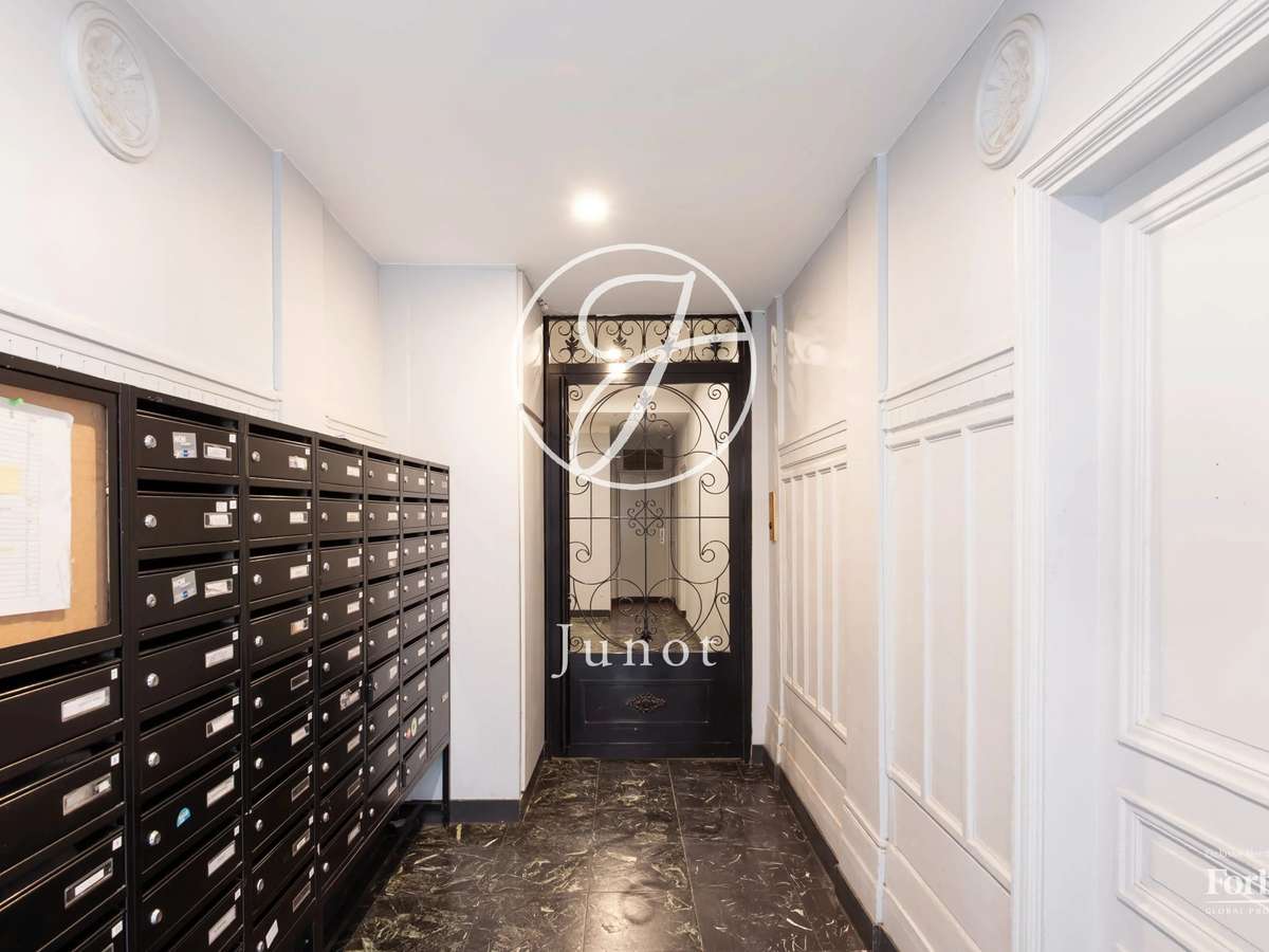 Apartment Paris 9e