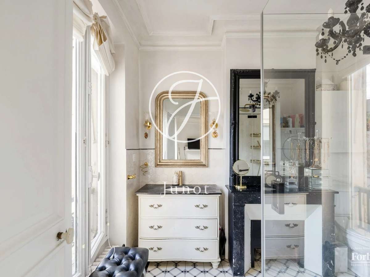 Apartment Paris 9e