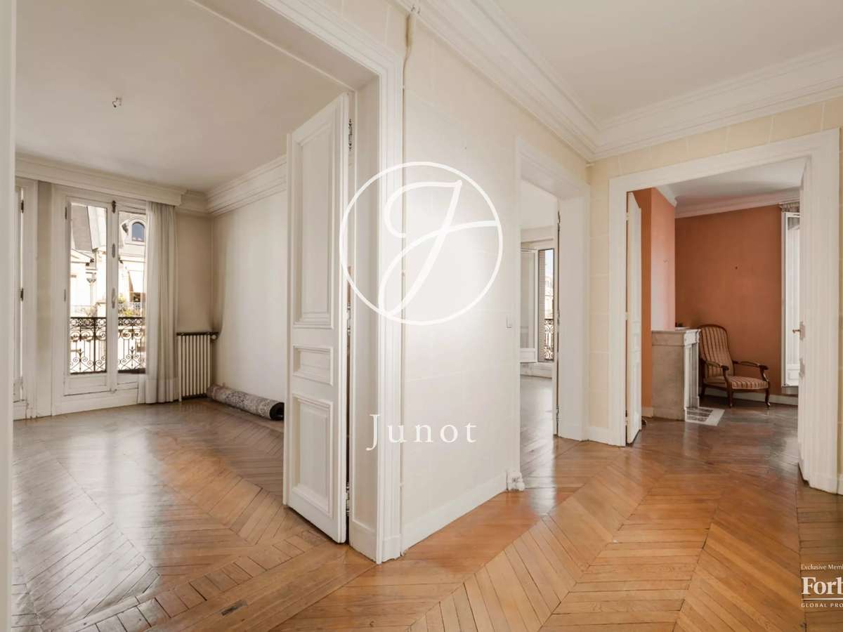 Apartment Paris 8e