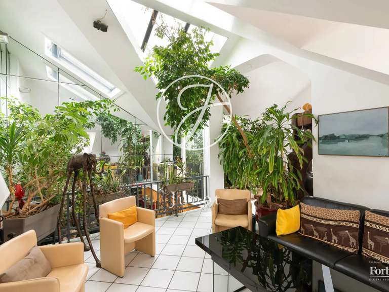 Appartement Paris 18e - 4 chambres - 161m²