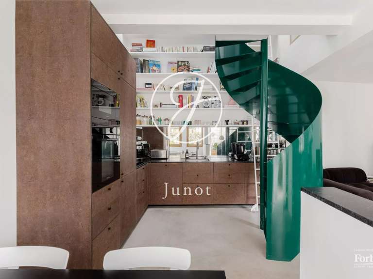 Appartement Paris 18e - 2 chambres - 67m²