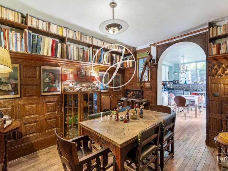 Appartement Paris 18e - 4 chambres - 184m²
