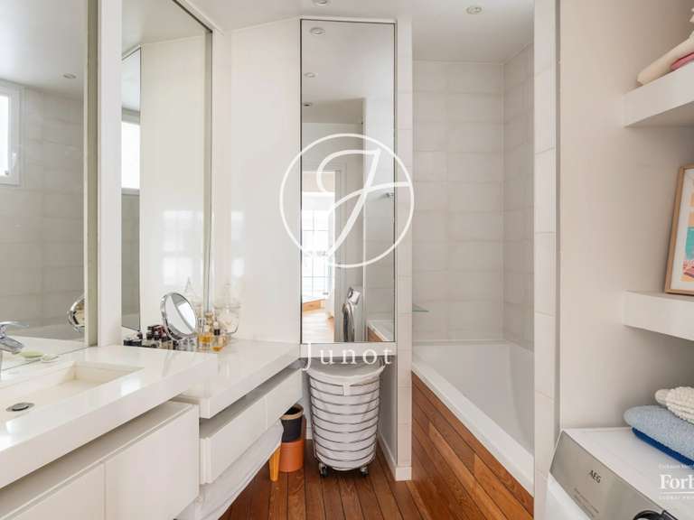 Appartement Paris 18e - 1 chambre - 82m²