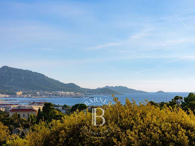 Appartement Marseille 8e - 1 chambre - 90m²